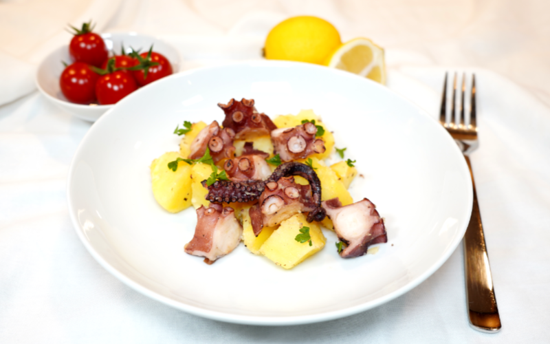 Gebratene Oktopus-Stücke mit Kartoffeln | Yuu&amp;#39;n Mee