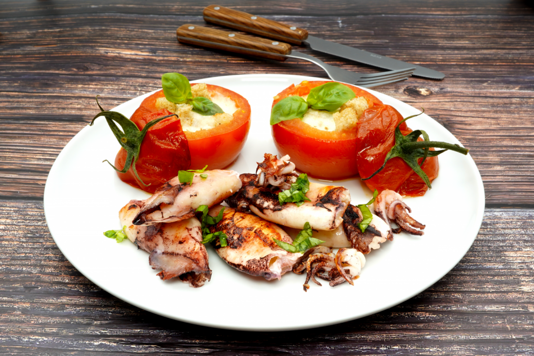 Patagonischer Tintenfisch mit Gegrillten Tomaten